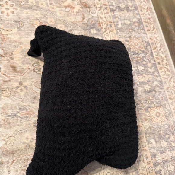 Cozy Black Zip-Up Blanket - Picture 2 of 3